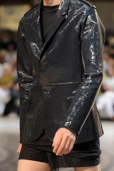 Look 30